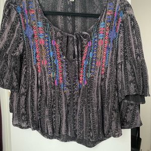 WOMEN’S URBAN OUTFITTERS TOP SIZE XS